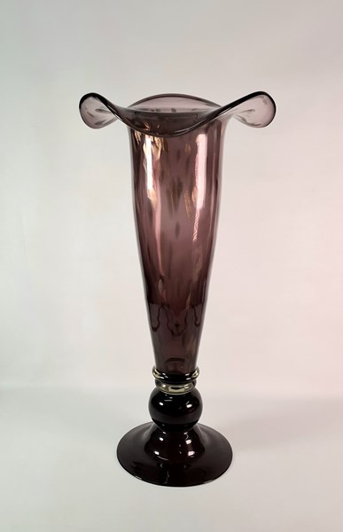 Lot 1489 - VASE
