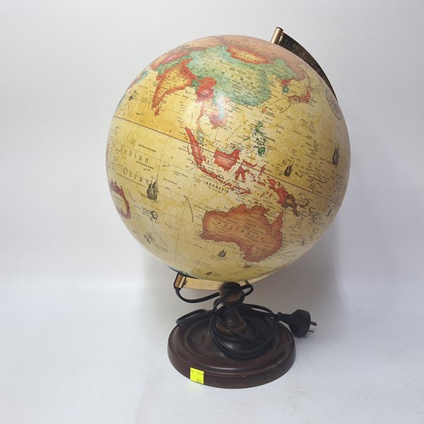 Lot 216 - WORLD GLOBE