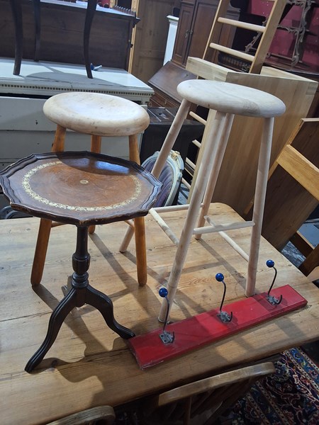 Lot 171 - FURNITURE LOT