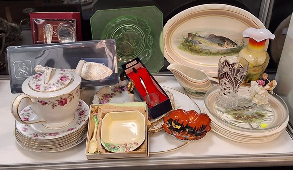 Lot 1381 - ASSORTED TABLEWARE