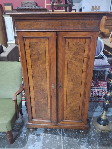 Lot 18 - CABINET