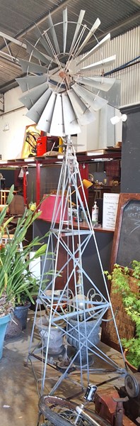 Lot 492 - LARGE WINDMILL
