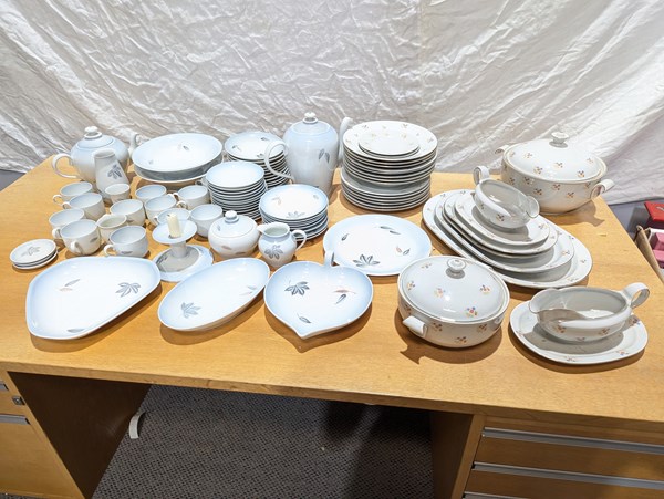 Lot 1317 - PART DINNER SERVICES