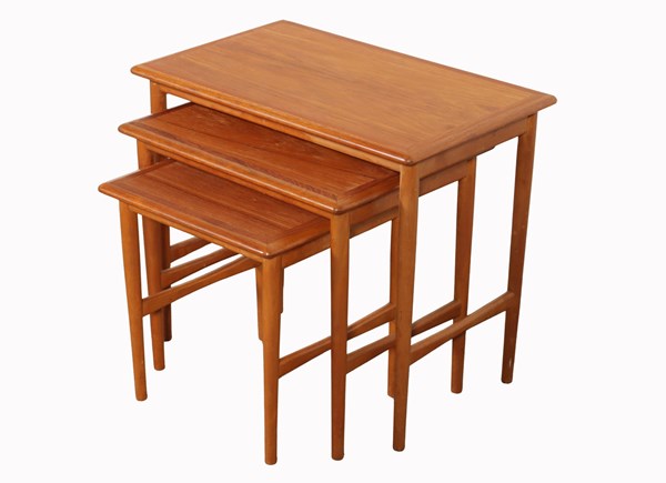 Lot 133 - NEST OF TABLES