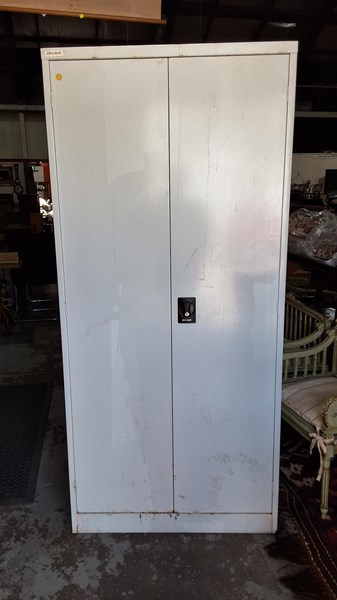Lot 264 - METAL CABINET