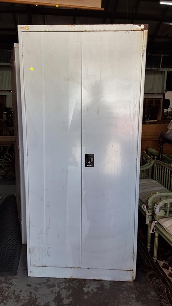 Lot 263 - METAL CABINET
