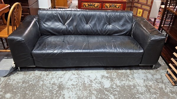 Lot 199 - COUCH