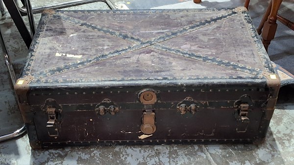 Lot 145 - TRUNK