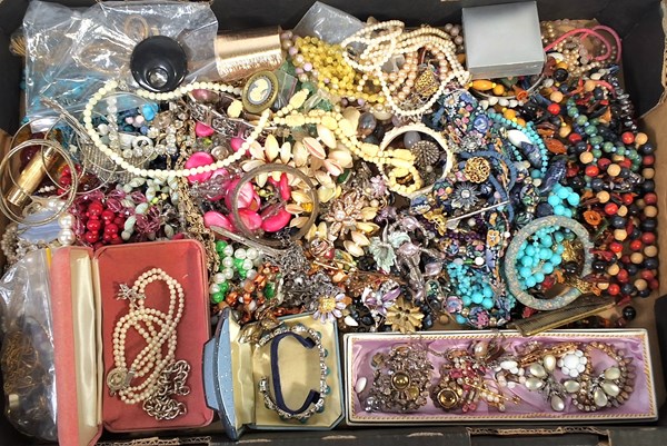 Lot 1282 - JEWELLERY