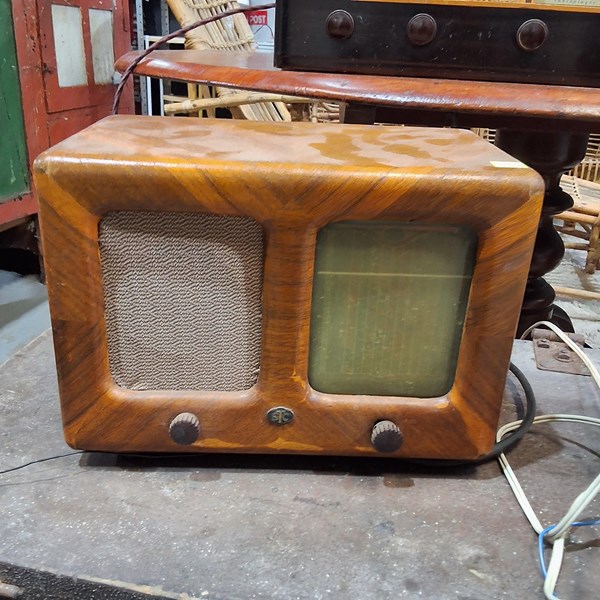 Lot 153 - MANTLE RADIO