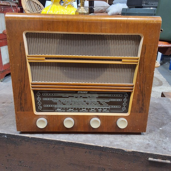 Lot 197 - MANTLE RADIO