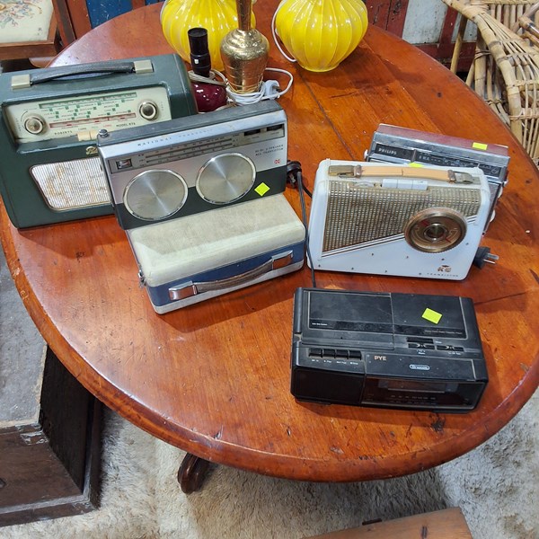Lot 283 - RADIOS