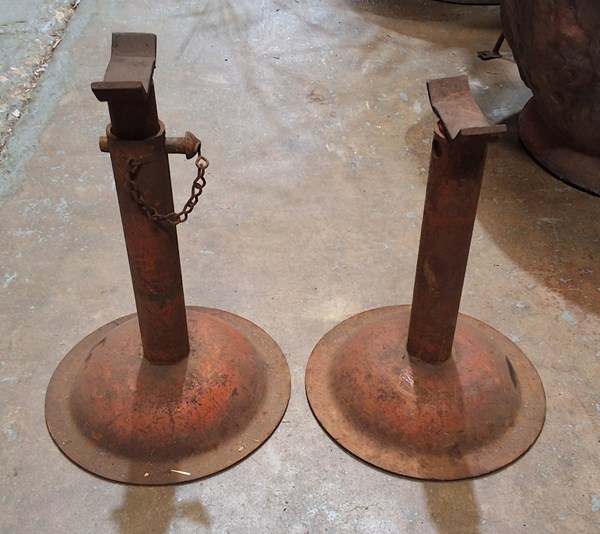 Lot 284 - AXLE STANDS