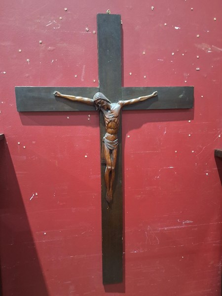 Lot 48 - CRUCIFIX