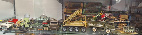 Lot 1428 - TINPLATE TOYS