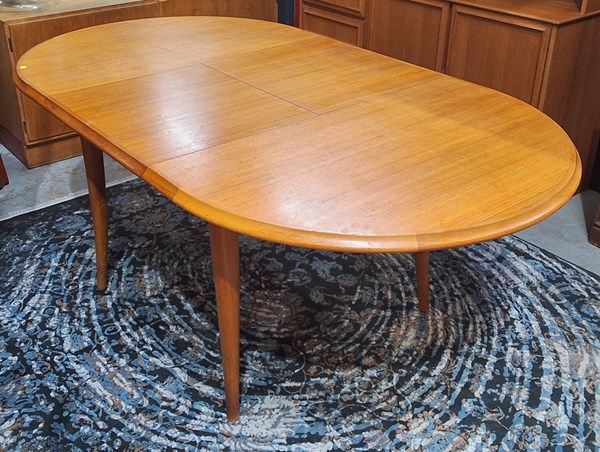 Lot 436 - DINING TABLE