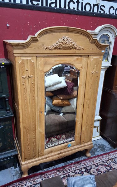 Lot 38 - ARMOIRE