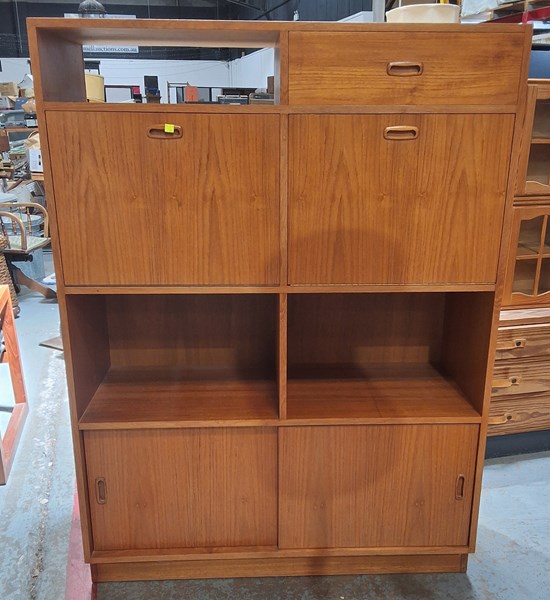 Lot 422 - WALL UNIT