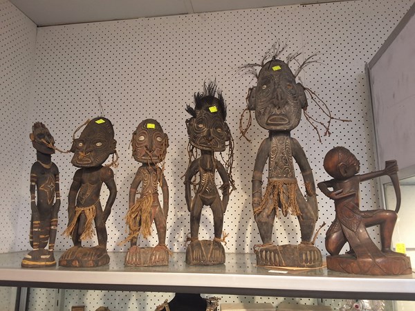 Lot 1365 - TRIBAL FIGURES