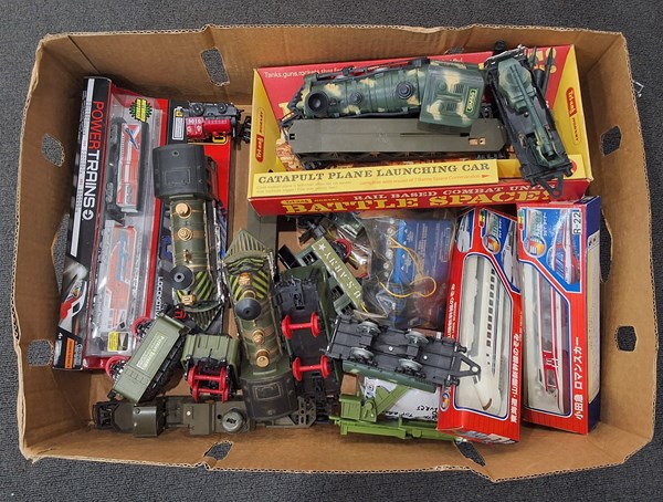 Lot 1430 - TOY TRAINS