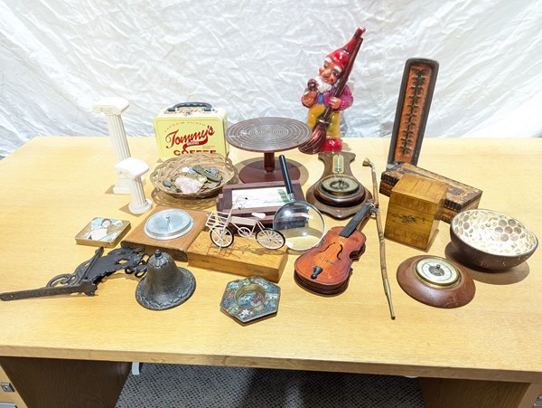 Lot 1503 - VINTAGE COLLECTABLES