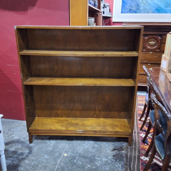 Lot 101 - BOOKSHELF