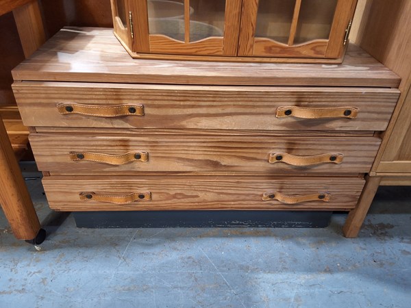 Lot 417 - CHEST OF DRAWERS