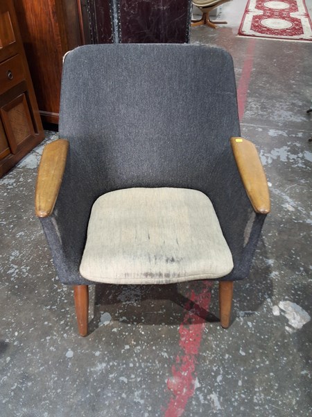 Lot 259 - ARMCHAIR