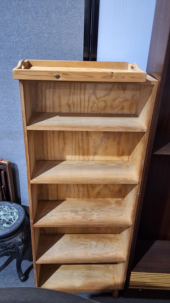 Lot 358 - BOOKSHELF