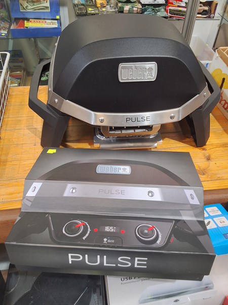 Lot 398 - WEBER PULSE BBQ