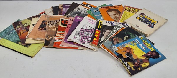 Lot 1504 - A COLLECTION OF VINTAGE SONGBOOKS