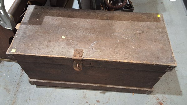Lot 392 - CARPENTERS TOOL BOX