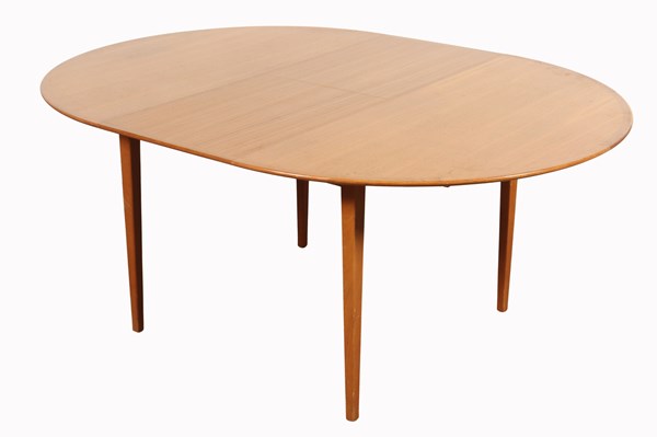 Lot 175 - EXTENSION DINING TABLE