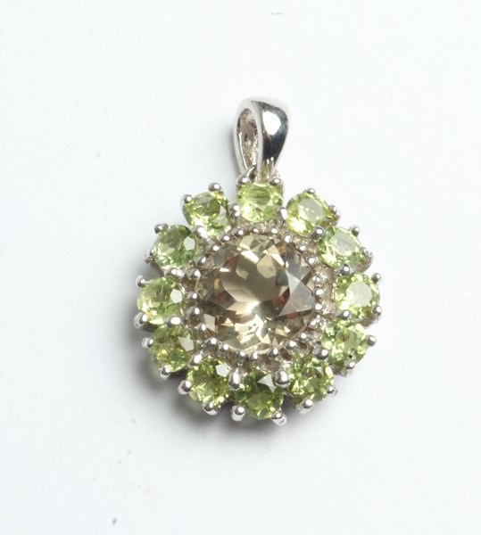Lot 1031 - SILVER PENDANT
