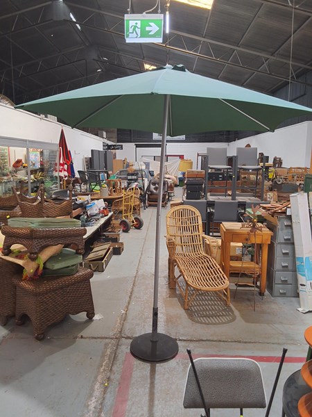 Lot 529 - MARKET UMBRELLA