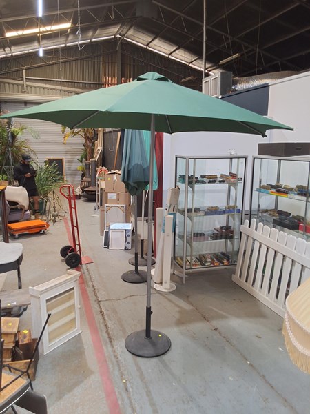 Lot 531 - MARKET UMBRELLA