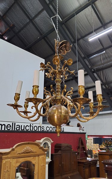 Lot 58 - CHANDELIER