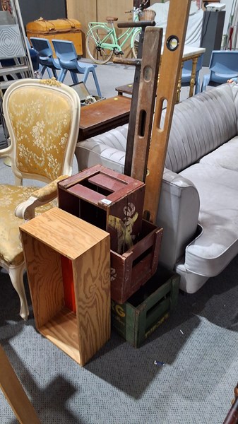 Lot 366 - TOOLS AND CRATES