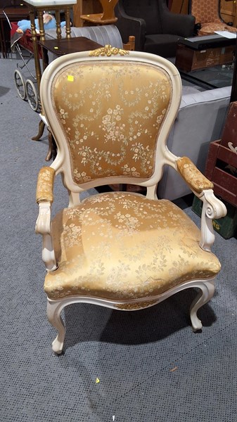 Lot 547 - ARMCHAIR