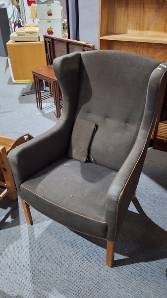 Lot 360 - ARMCHAIR