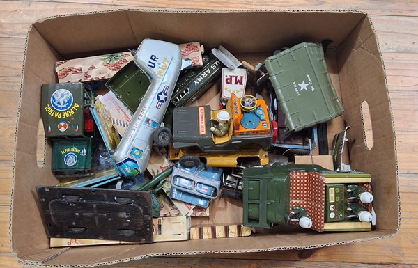 Lot 1377 - TINPLATE TOYS & PARTS