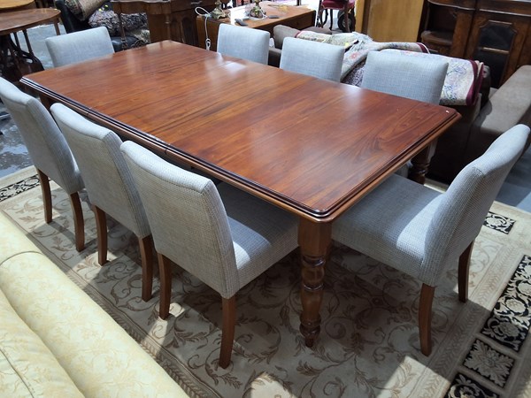 Lot 39 - DINING SUITE