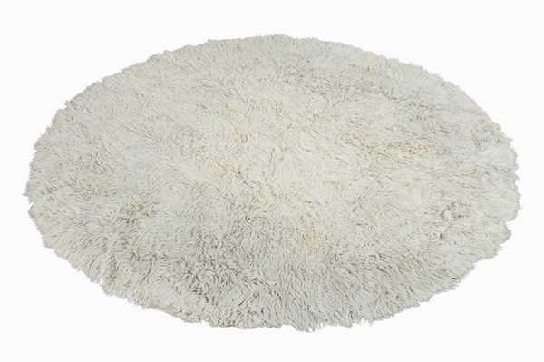 Lot 109 - SHAG PILE RUG