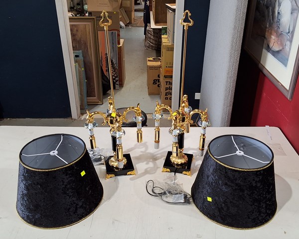 Lot 18 - TABLE LAMPS