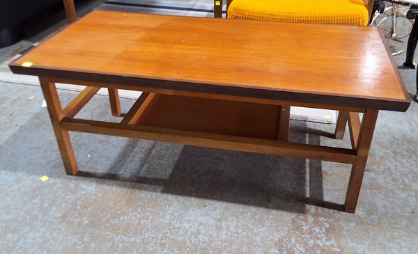 Lot 341 - COFFEE TABLE