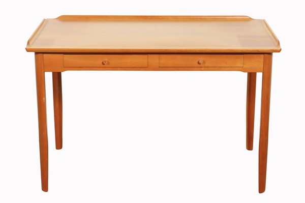 Lot 52 - DESK