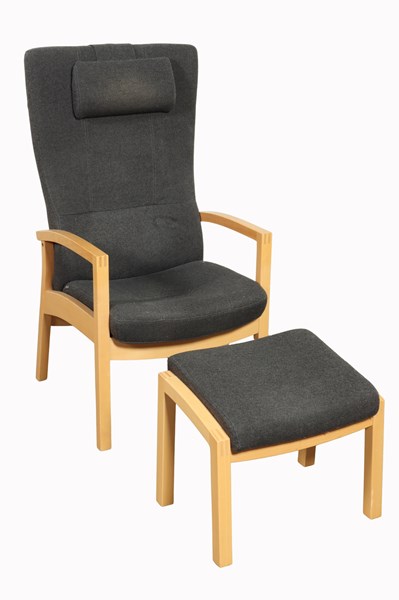 Lot 3 - PI 8400 RECLINER & FOOTSTOOL