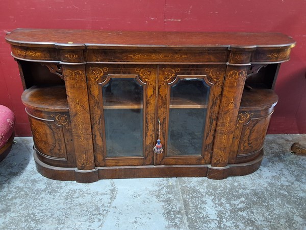 Lot 46 - CREDENZA
