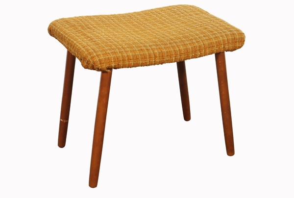 Lot 128 - FOOTSTOOL