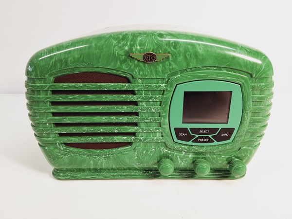 Lot 1194 - "RETRO" MANTLE RADIO